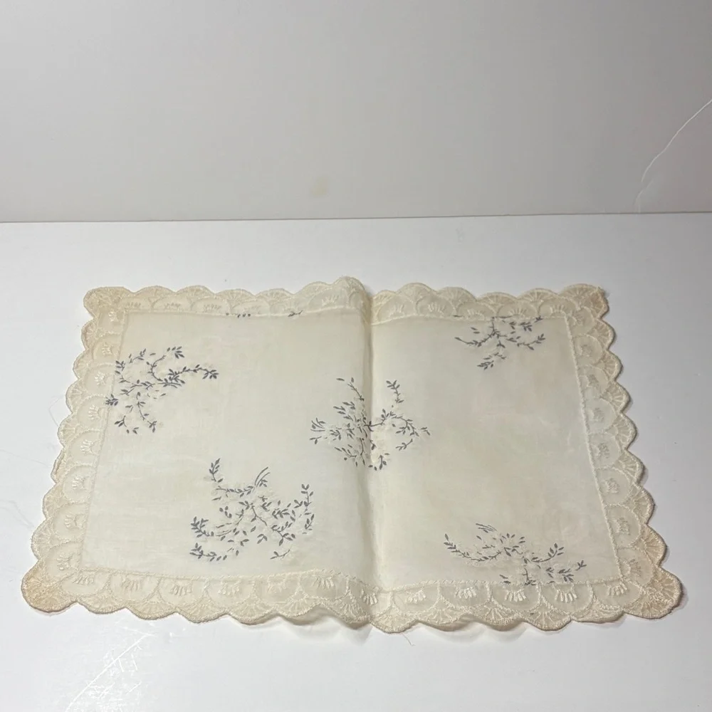 Elegant Cream Floral Lace Doilies